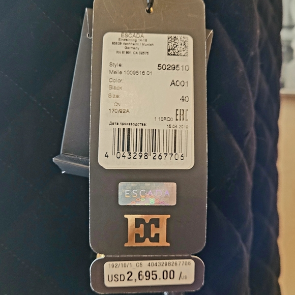 ESCADA Black Quilted Coat with Gold-Tone Buttons. Size 40 - Picture 16 of 16